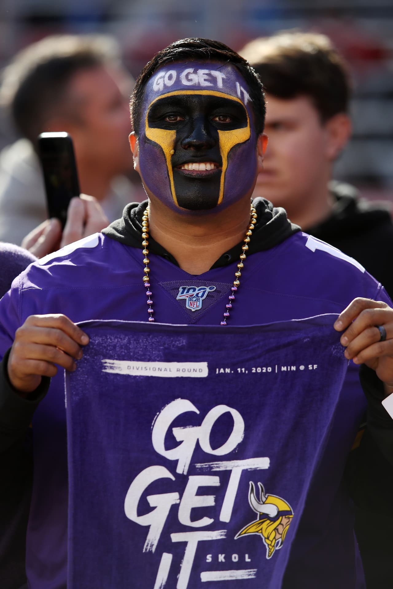 Cientos de aficionados del equipo contrario, los Vikingos de Minnesota, viajaron hasta el Área de la Bahía para apoyar a sus jugadores.