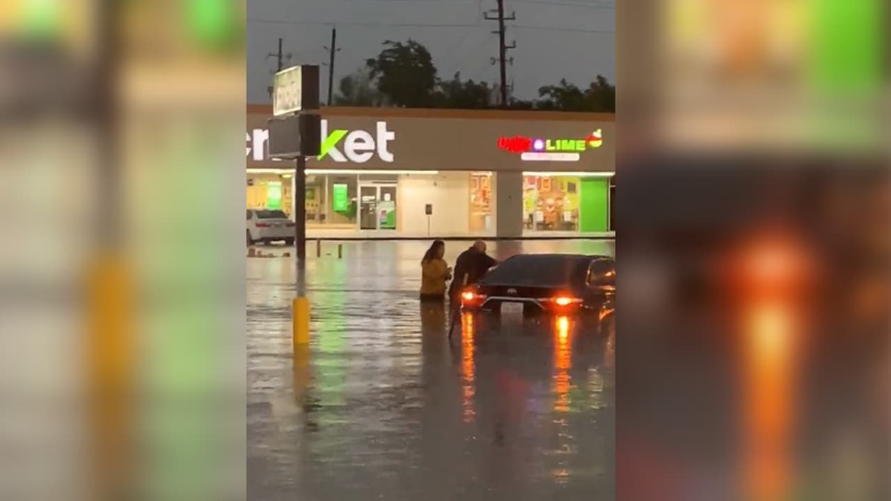 Las acumulaciones de agua cubrieron casi por completo zonas comerciales.