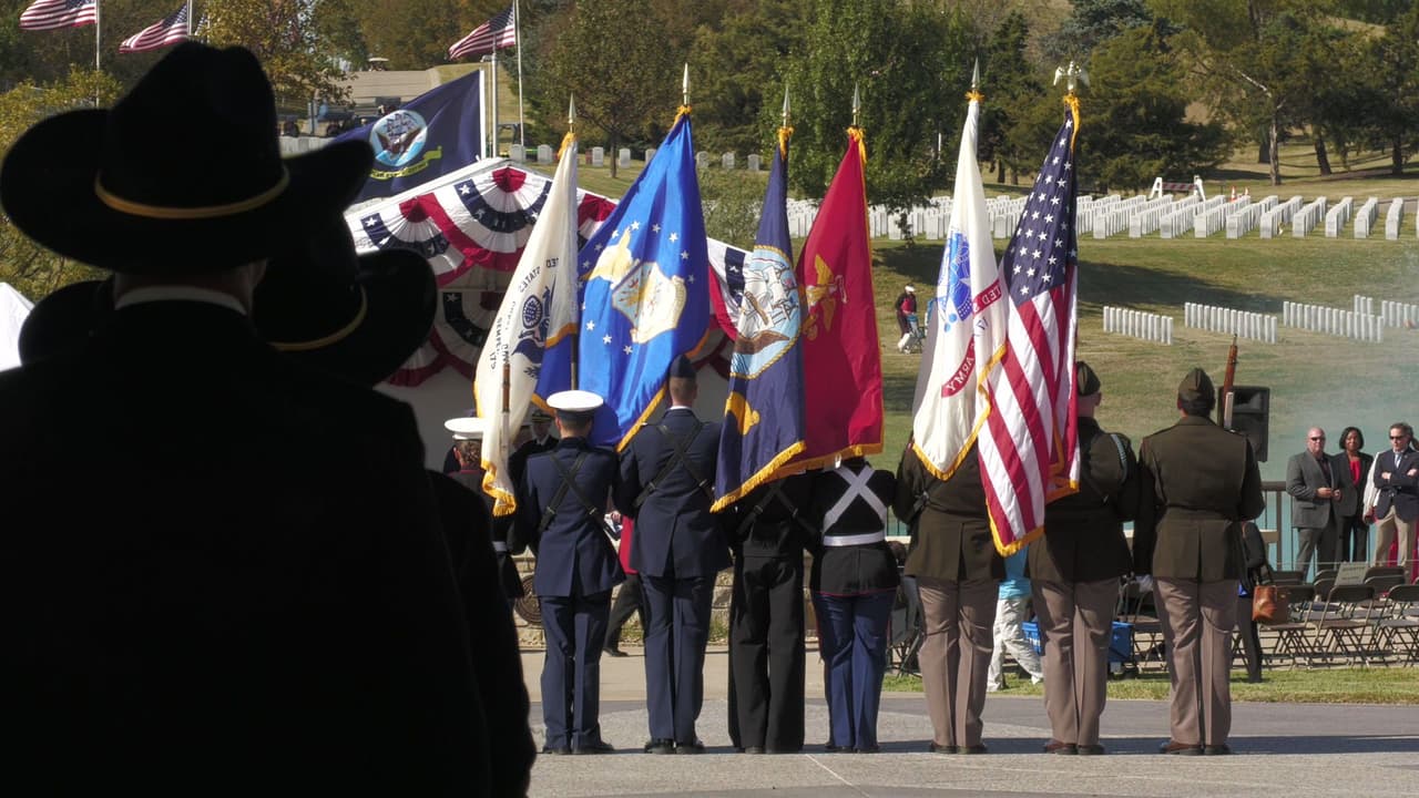 En el Día de los Veteranos se llevó a cabo una ceremonia para honrar a familiares y amigos de los caídos. 
<br>