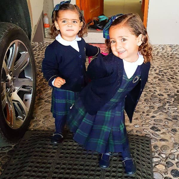 'Mini Jacky' y Carolina ya han crecido, la primera tiene cuatro añitos, mientras que la segunda sólo tres. Ambas están muy contentas porque y van a la escuela.