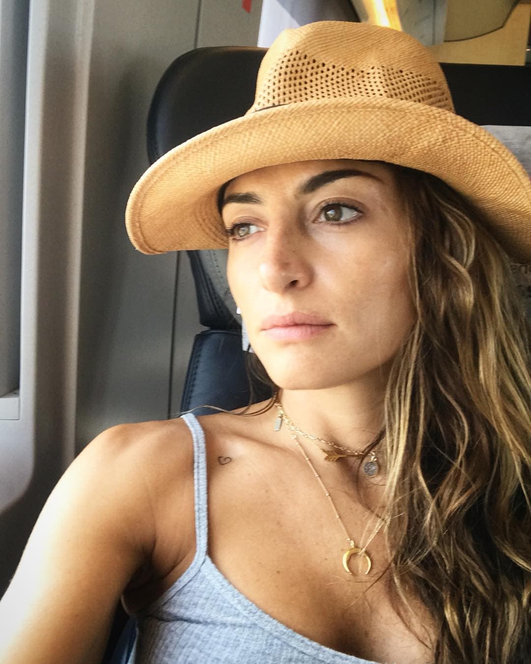 Hasta ahora, ninguno ha confirmado que efectivamente tengan algo más que una amistad, pero a finales de marzo pasado la revista TVNotas publicó una serie de fotos de los dos en Cancún, Quintana Roo. En algunas, ella 
<b><a href="https://www.tvnotas.com.mx/noticias-espectaculos-mexico/solo-la-verdad-marimar-vega-ya-no-esconde-su-amor-con-jeronimo" target="_blank">lo abraza cariñosamente. </a></b>
<br>