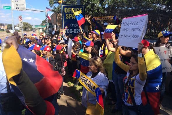 Nacho ha sido uno de los artistas venezolanos que más ha apoyado el movimiento del pueblo frente al ineficaz gobierno de Nicolás Maduro.