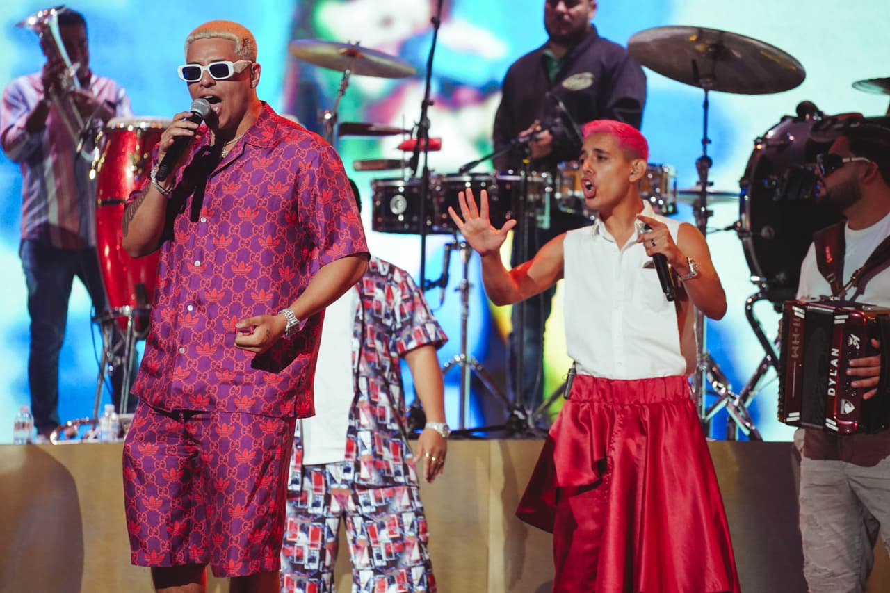 El talento de Grupo Firme ya se hizo escuchar en los ensayos.