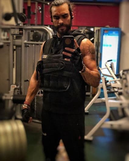 El actor de 37 años de edad ha participado en diversas producciones televisivas como 'La Patrona', 'Soy tu fan' y 'Soñarás'.