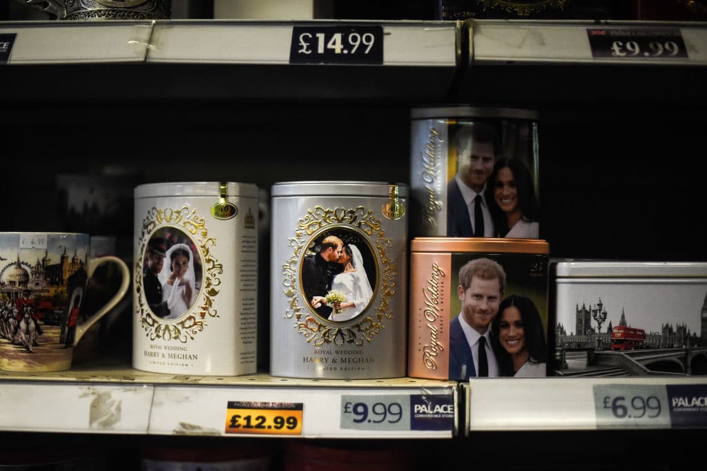 Las cajas de té con imágenes de la boda también se encuentran en rebaja.
<br>