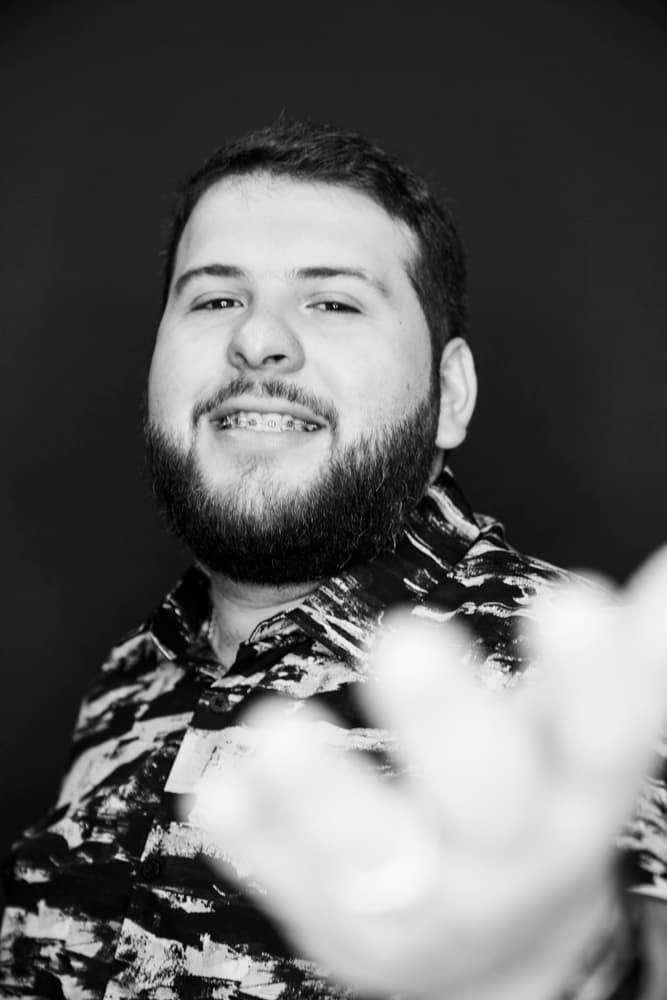 Además, sus canciones, tienen en promedio 45 millones de streams cada mes en las plataformas digitales.