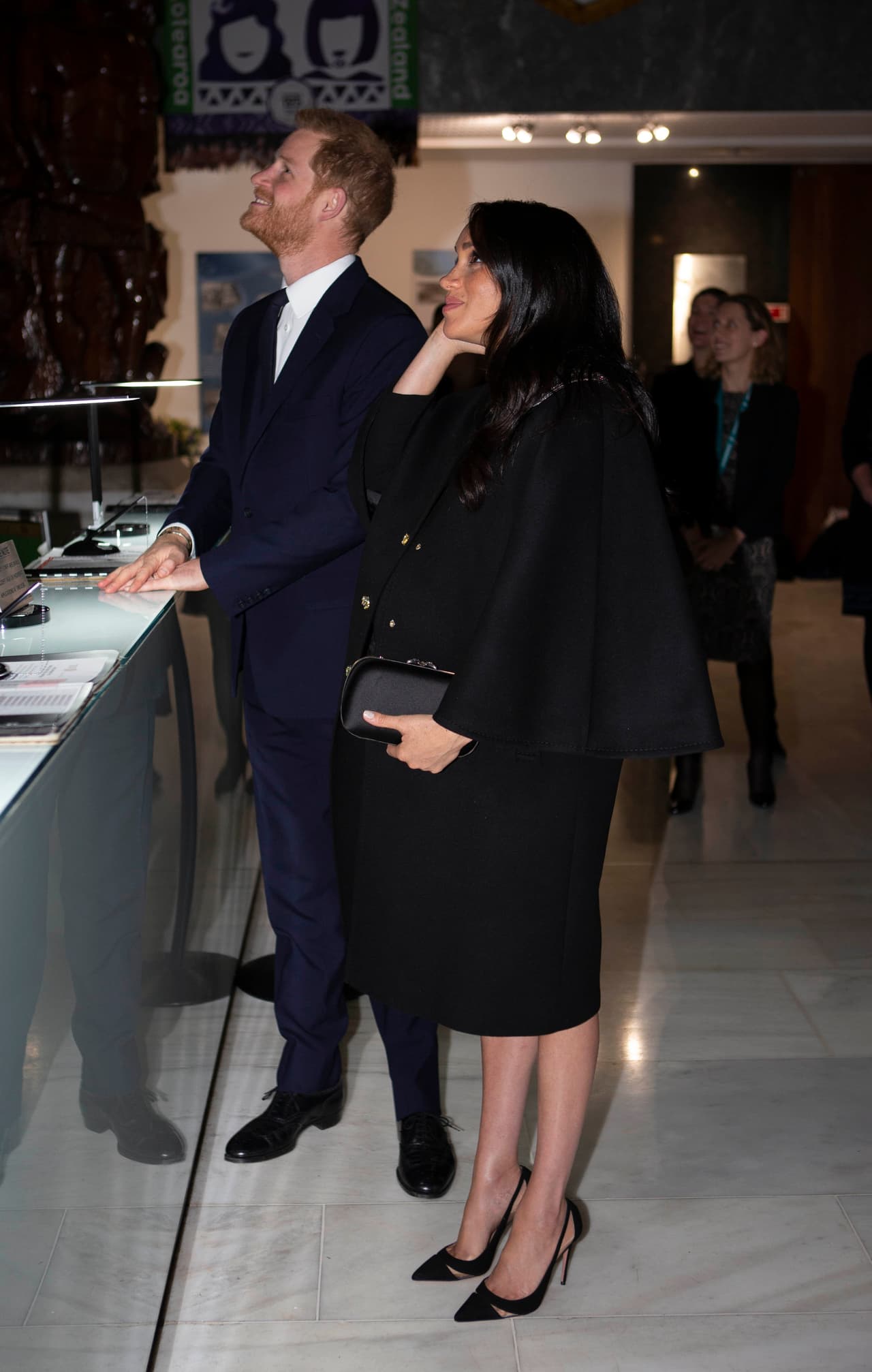Tanto Meghan Markle como el príncipe Harry expresaron que estaban 
<b><a href="https://www.univision.com/noticias/tiroteos/uno-de-los-dias-mas-oscuros-de-nueva-zelanda-tiroteos-en-dos-mezquitas-dejan-al-menos-40-muertos">devastados por el ataque</a></b> y todo el dolor que ha causado.