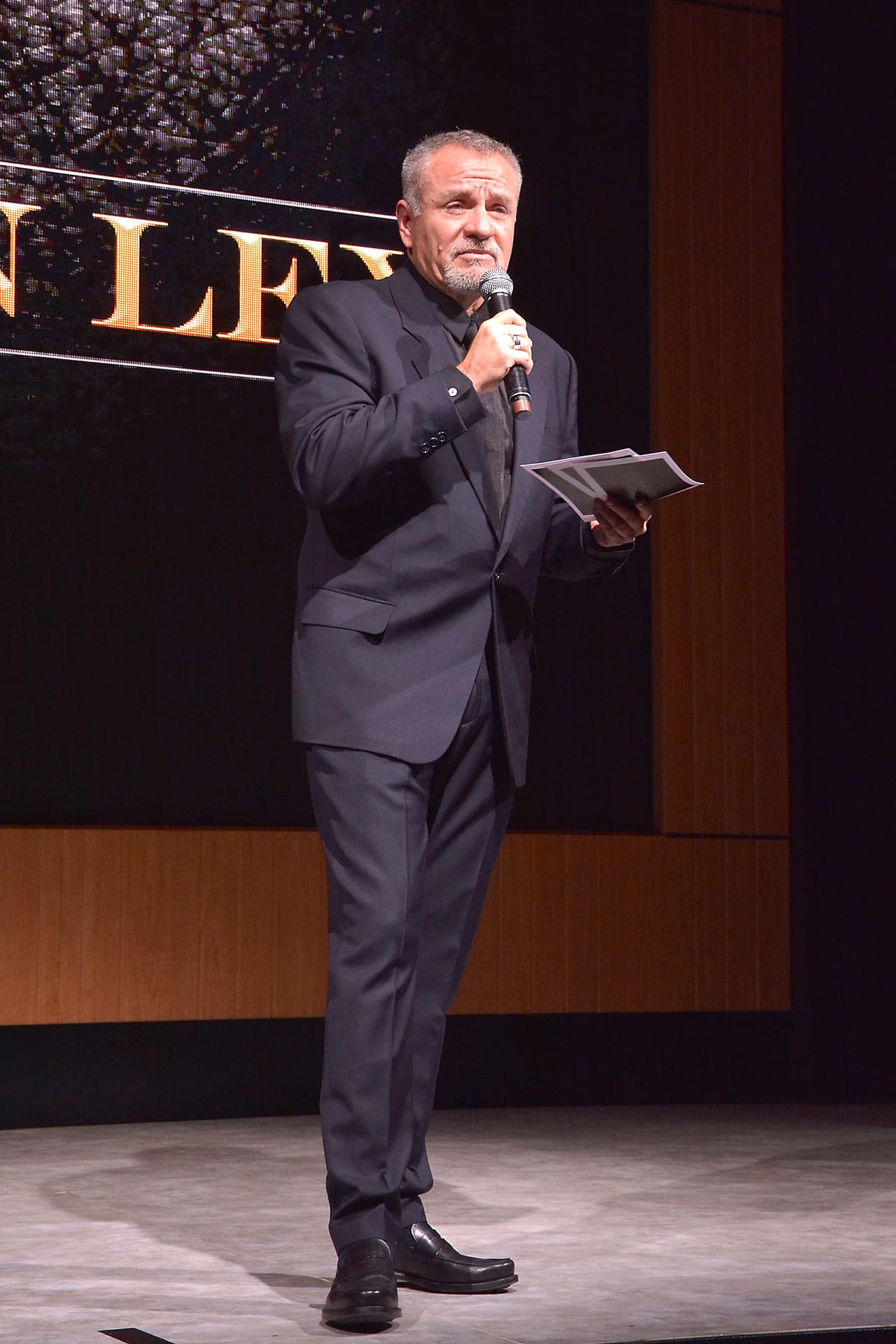 Aurora Valle le cuestionó si se sintió traicionado por la protagonista de Tres Veces Ana, a lo que respondió: "Esa es otra parte, ese es otro tema que la verdad
<b>ni siquiera me gustaría platicarlo</b>, no le veo mucho sentido".
<br>