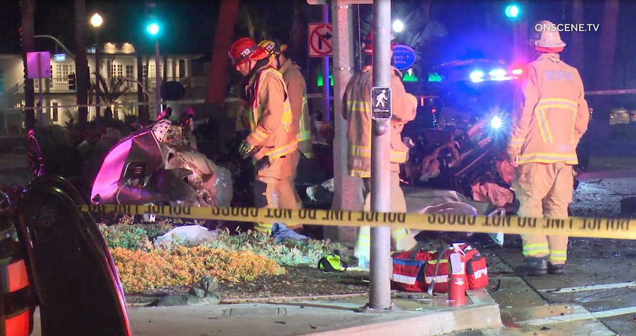 De acuerdo con el oficial de CHP, el conductor del vehículo perseguido, inicialmente logró escapar de los oficiales debido a que se desplazaba sobre la velocidad permitida. Sin embargo, viajaba por una calle de la península que no tenía salida y al intentar dar una vuelta para proseguir su viaje de fuga, perdió el control y se estrelló.
<br>