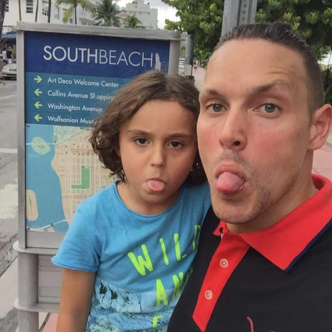 El actor de 37 años se ha mantenido alejado de la televisión y de las redes sociales, hizo su última publicación en Facebook y Twitter en 2018, el mismo año en que formó parte del elenco de la serie 'Nicky Jam: El ganador'.