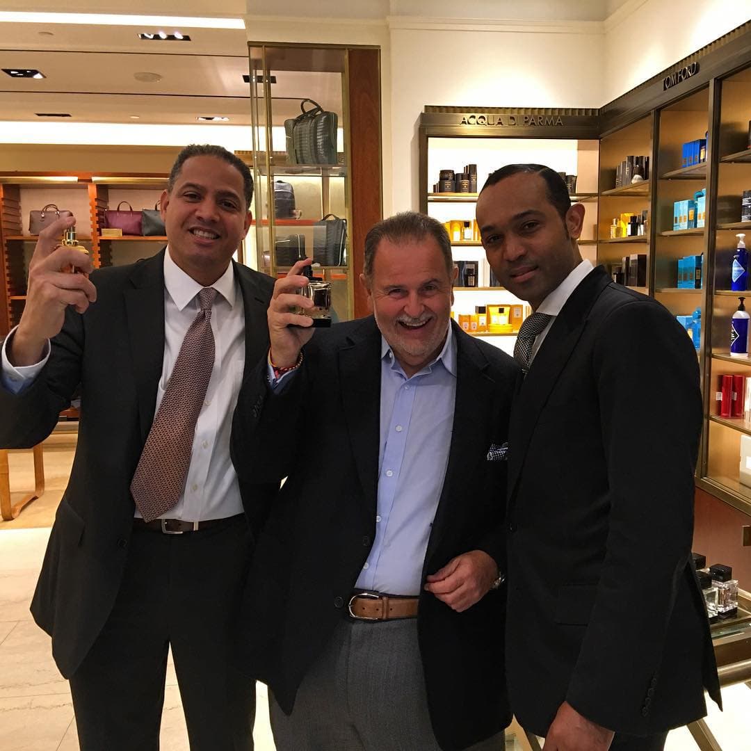 Ahí aprovechó para reunirse con sus amigos.