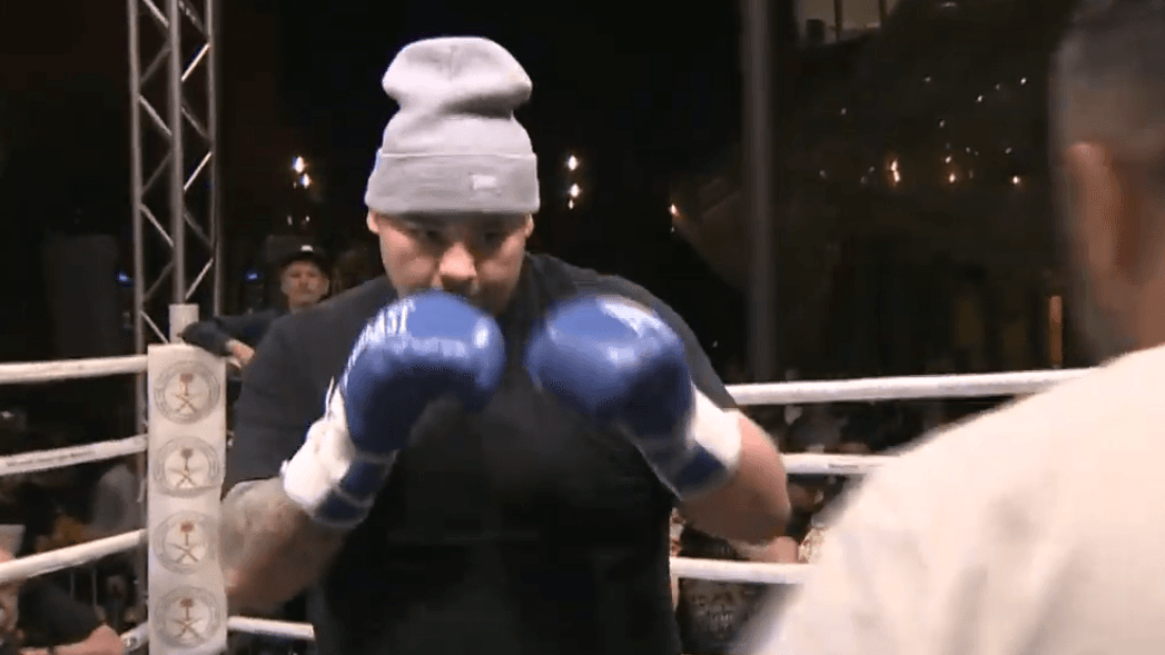 Andy Ruiz y Anthony Joshua exhibieron sus armas en el entrenamiento público