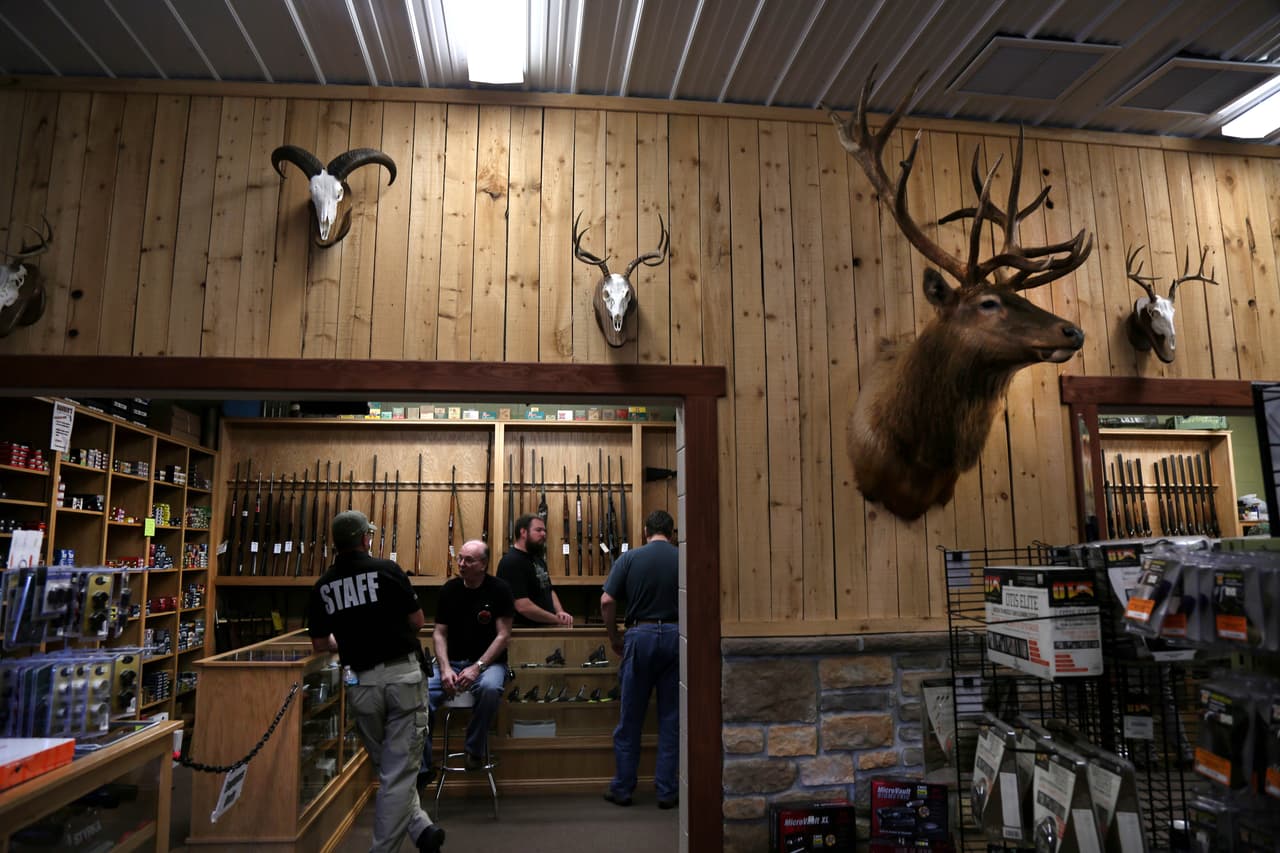 Banger's Sports Shop, una tienda y escuela de armas y campo de tiro en Winslow, Nueva Jersey, el 28 de mayo, 2016. El estado tiene unas de las leyes de armas más estrictas del país, donde se requiere una verificación de antecedentes, tanto federal como estatal. El dueño de la tienda, Chuck Berwick, está de acuerdo. "Yo no quiero que venga un loco acá a disparar a mi tienda, o ningún lugar. Eso es simplemente sentido común".
