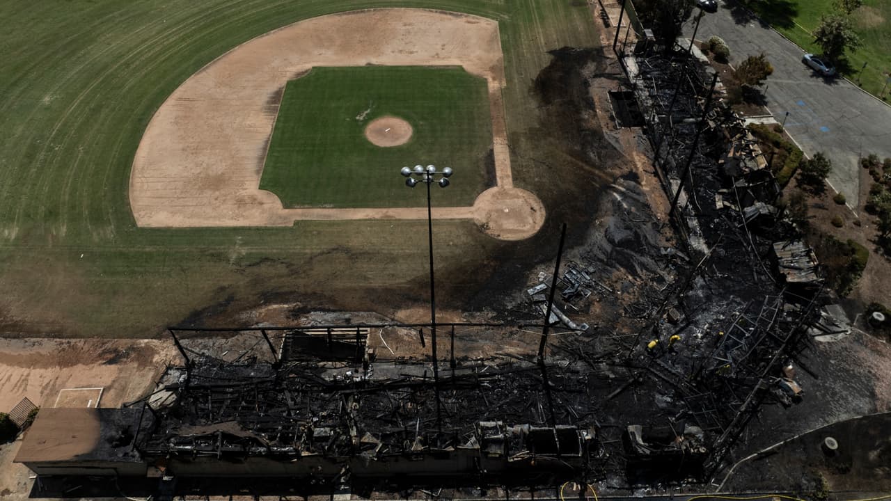 Incendio destruye icónico campo de béisbol en Ontario; fue escenario de películas de Hollywood