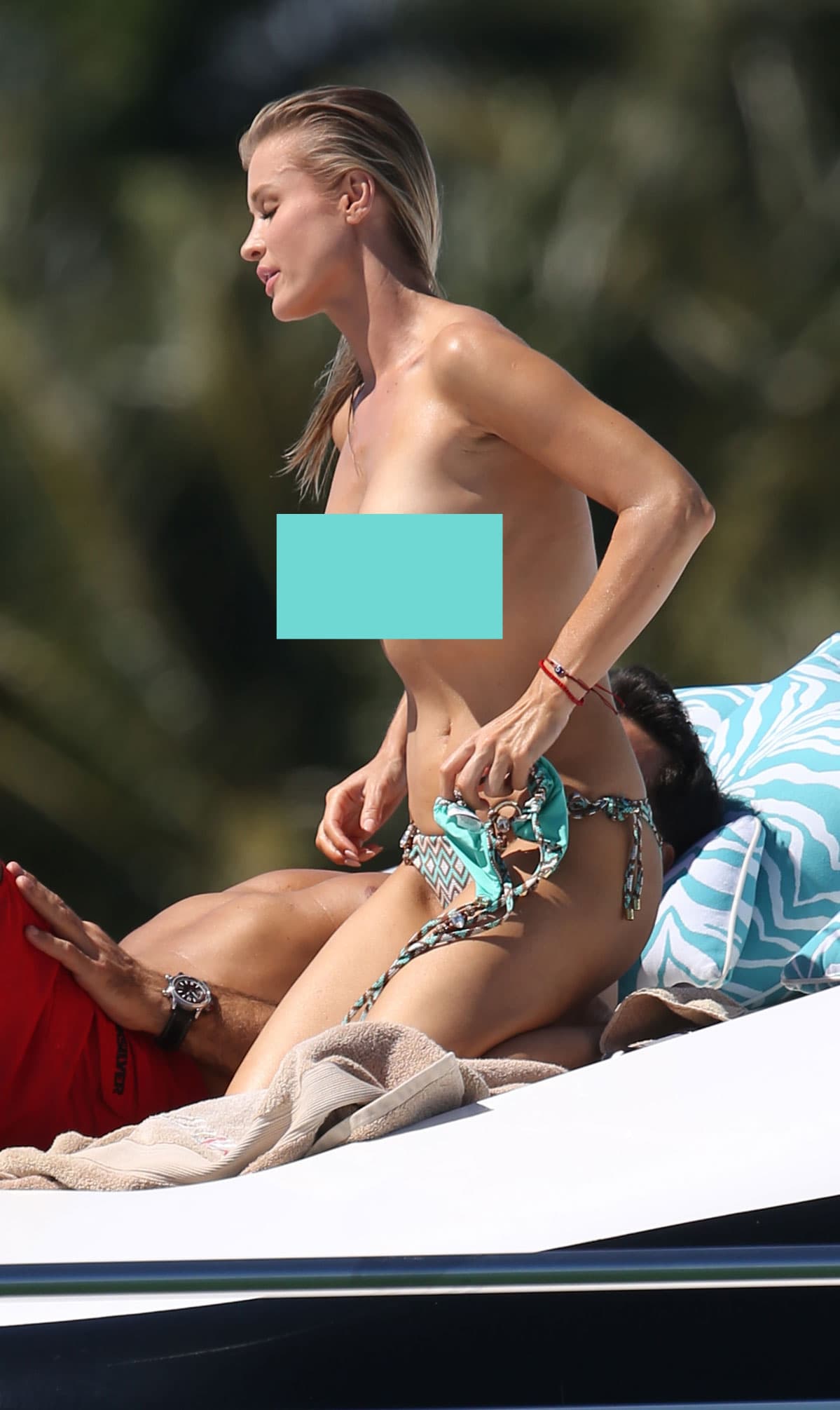 Pero mientras, dejó ver a medio mundo sus encantos.