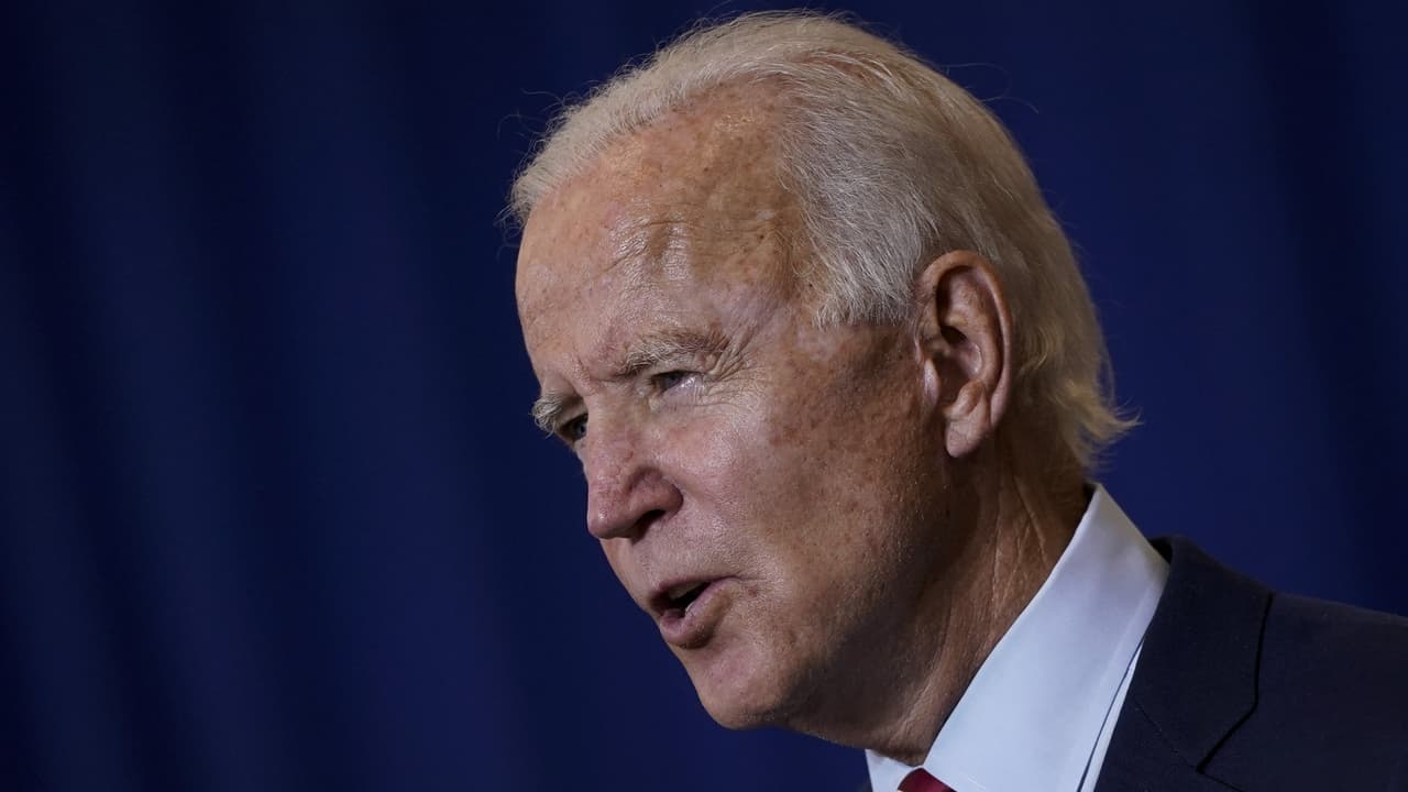 Trump y Biden buscan romper empate entre latinos de Florida, un estado clave 