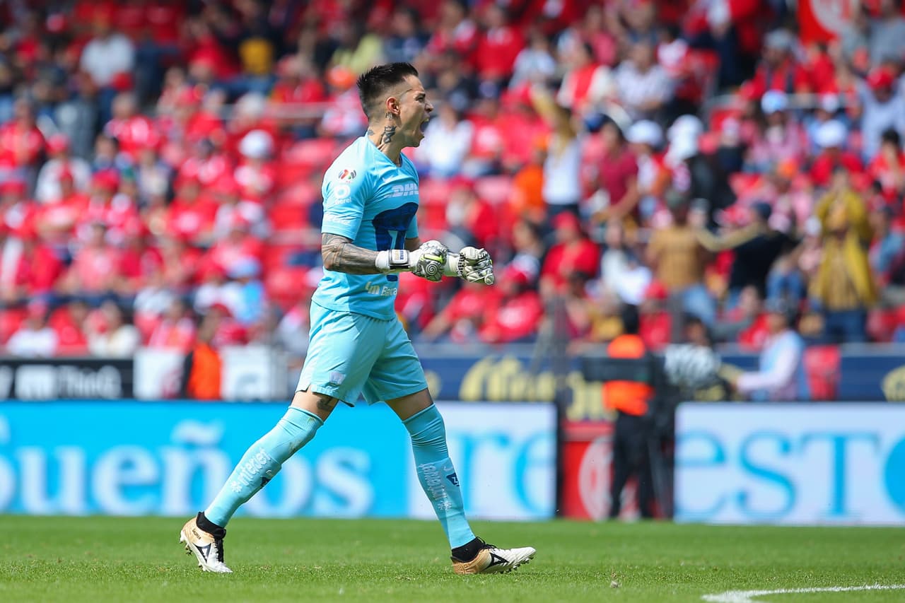 Las intervenciones del arquero Alfredo Saldívar fueron cruciales para garantizar la victoria de Pumas en la casa de Toluca.