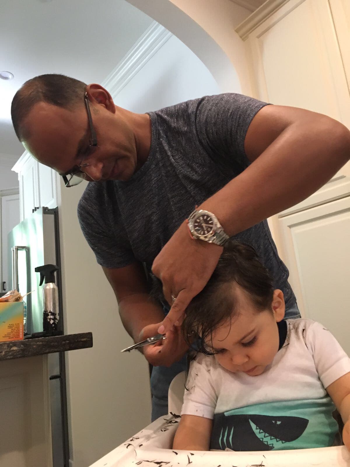 Durante todo el tiempo que duró su corte de cabello, Michael Victor se portó de lo mejor.