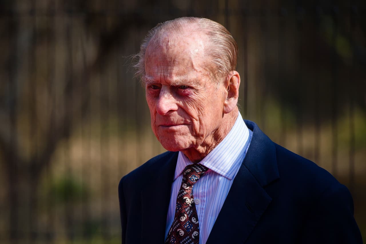 El Duque de Edimburgo, de 94 años, muy atento.