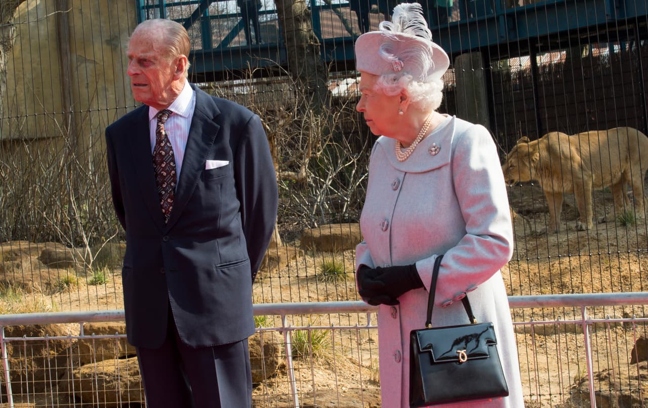 Pero nada más les echó unos ojos de "calladitos" y listo.