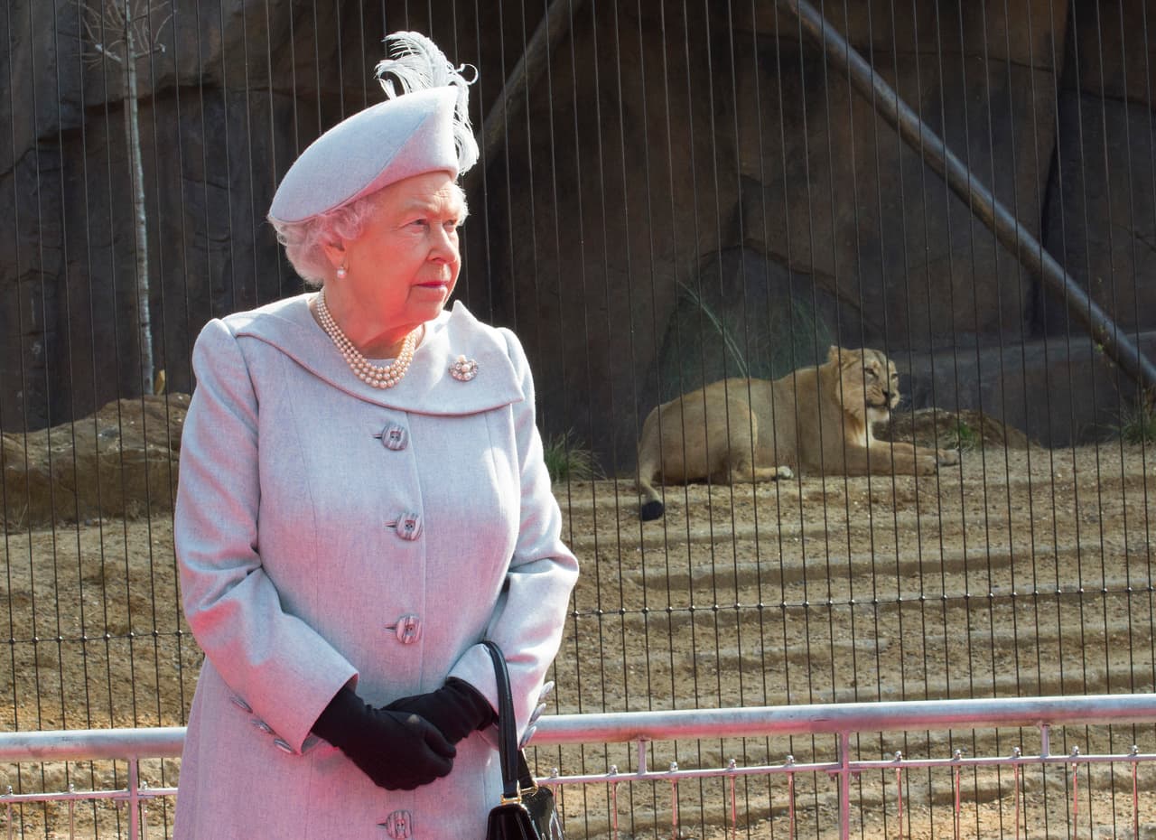 The Sun asegura que consultó otra fuente cercana al palacio de Buckingham que confirmó el aumento de sueldo y el día extra de vacaciones.