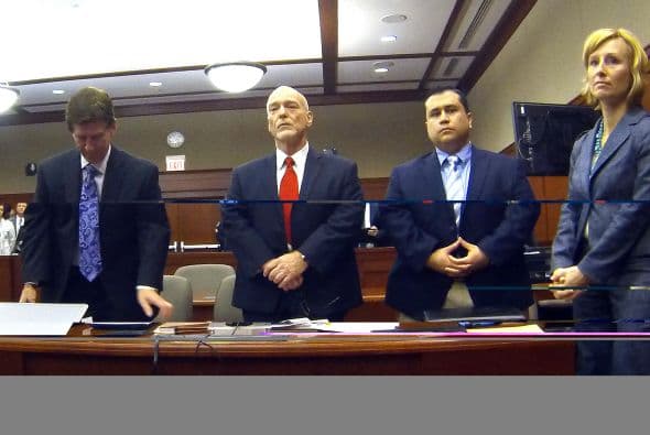 Según la defensa del exvigilante voluntario, el adolescente comenzó a golpear la cabeza de Zimmerman contra el suelo, por lo que este no tuvo más opción que dispararle.