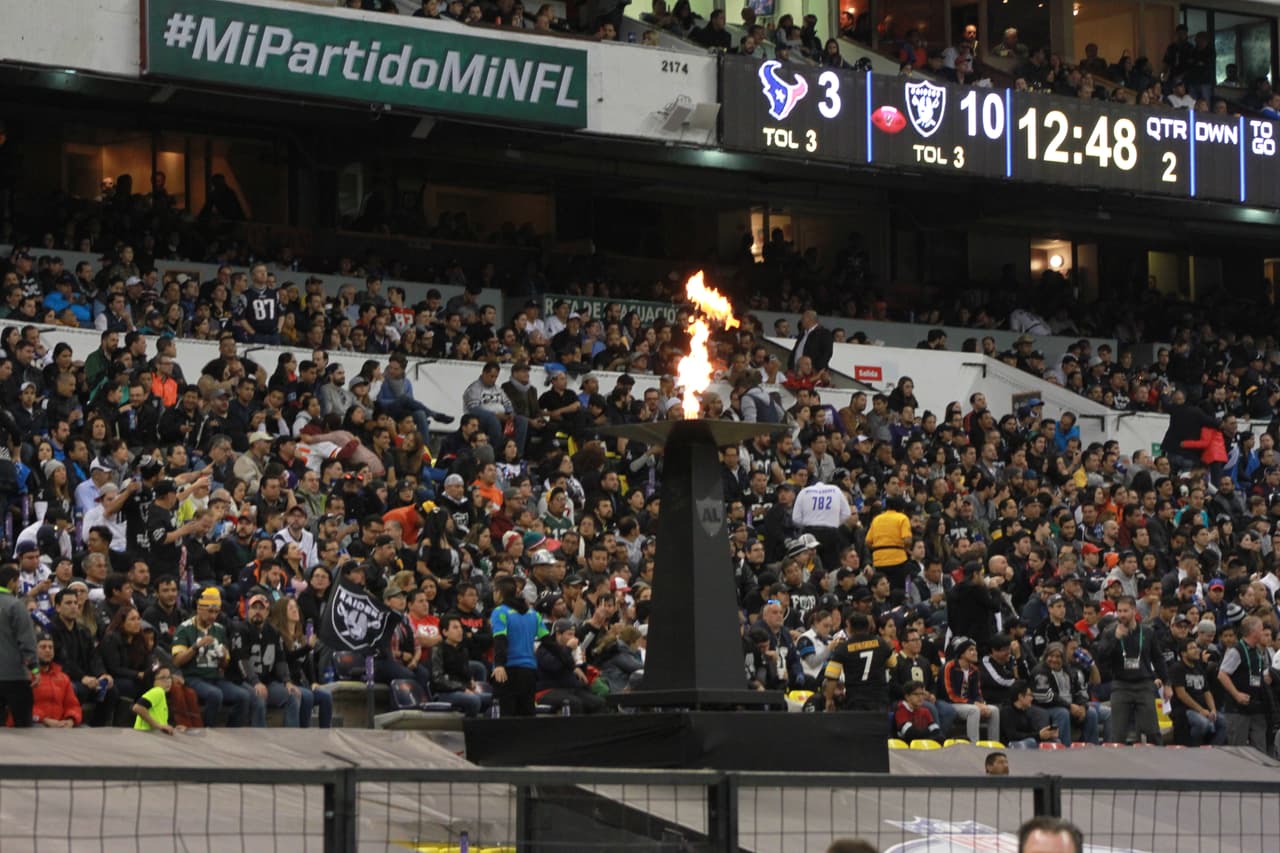 Miles de aficionados y apasionados de la NFL se dieron cita en el estadio Azteca para presenciar el duelo de Monday Night entre Raiders y Texans.