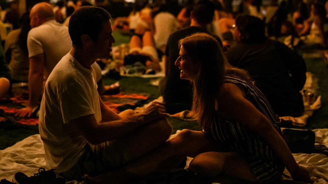 <h3 class="cms-H3-H3">📅 Calendario 2025 </h3>
<br>Marca tu calendario: 
<br>
<b>16 de mayo, 20 de junio, 18 de julio, 15 de agosto, 19 de septiembre y 17 de octubre.</b>
<br>Cada fecha tiene su propio cartel musical y película, así que vale la pena repetir. 
<a href="https://www.nashersculpturecenter.org/programs-events/programs-list/program/id/36" target="_blank">Haz clic aquí para más detalles.</a>