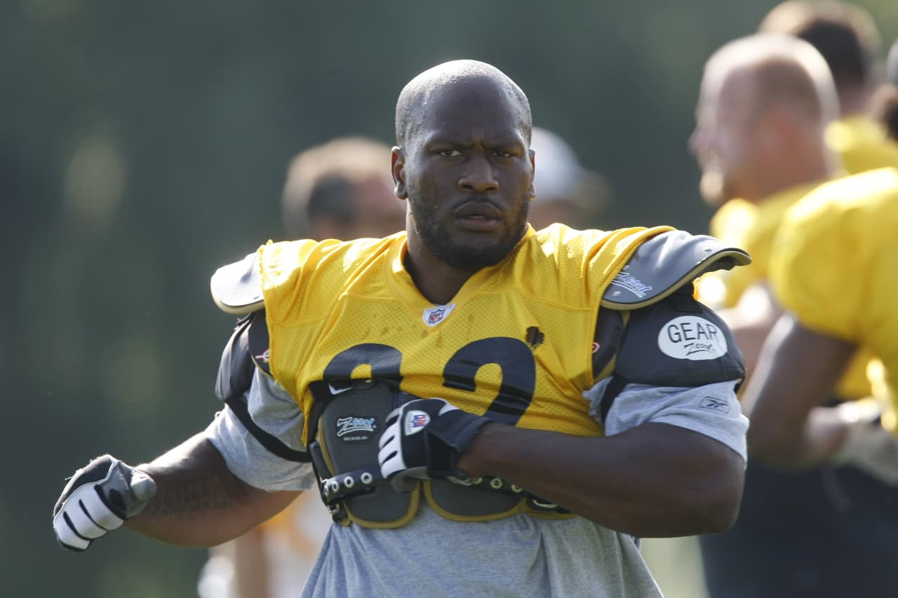 <b>James Harrison, de los Steelers de Pittsburgh. </b>Este jugador de fútbol americano rechazó dos veces las invitaciones a la Casa Blanca después que su equipo ganó el Super Bowl. La primera en junio de 2006 cuando fueron honrados por el presidente George W. Bush y nuevamente en mayo de 2009 con Obama. "No siento la necesidad de ir, en realidad", dijo Harrison a una estación local de Pittsburgh. "No siento que sea tan importante para mí", recalcó.