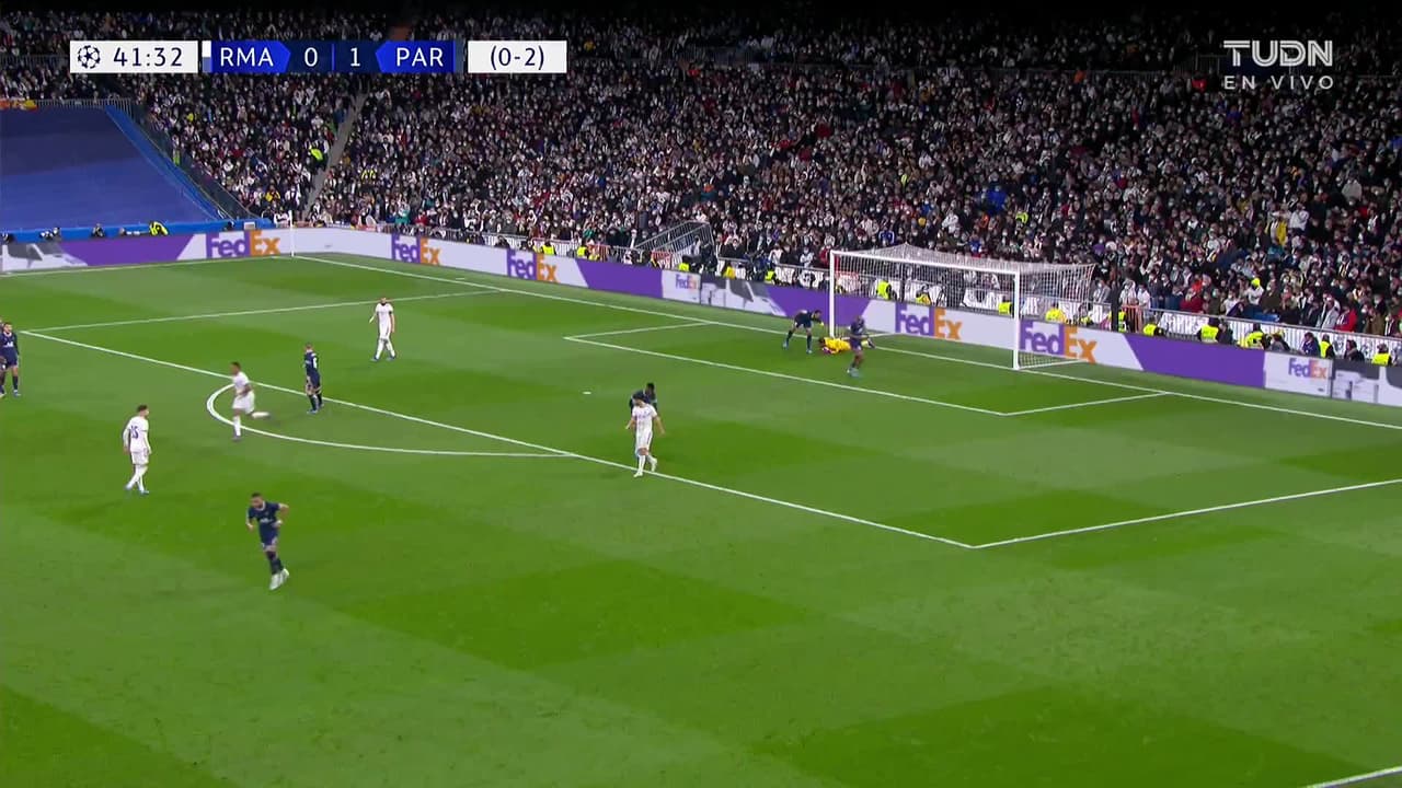 ¡TIRO ATAJADO! disparo por Luka Modric.