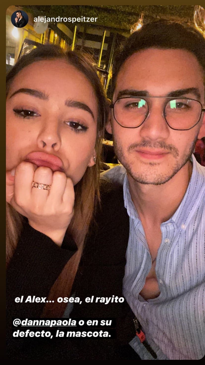 En esa ocasión Speitzer dejó al descubierto cómo le decía de cariño a la protagonista: "Danna Paola o en su defecto, '
<b>La Mascota</b>'". Y también reveló cómo se dirigía la cantante a él: "El Alex… o sea, 'El Rayito'".
