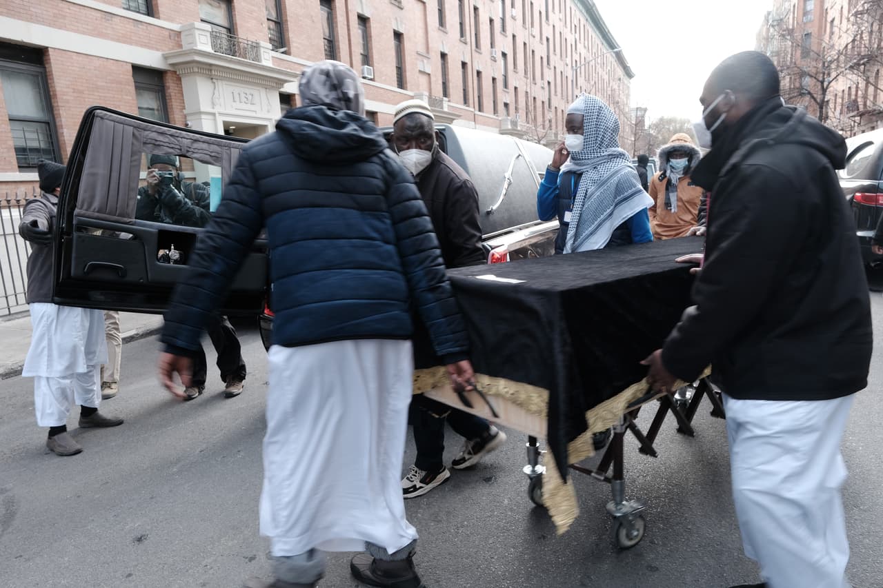 En tanto, otras de las víctimas serían llevadas a Gambia, su país de origen, y dos menores más fueron enterrados en una mezquita de Harlem, según información de las autoridades.