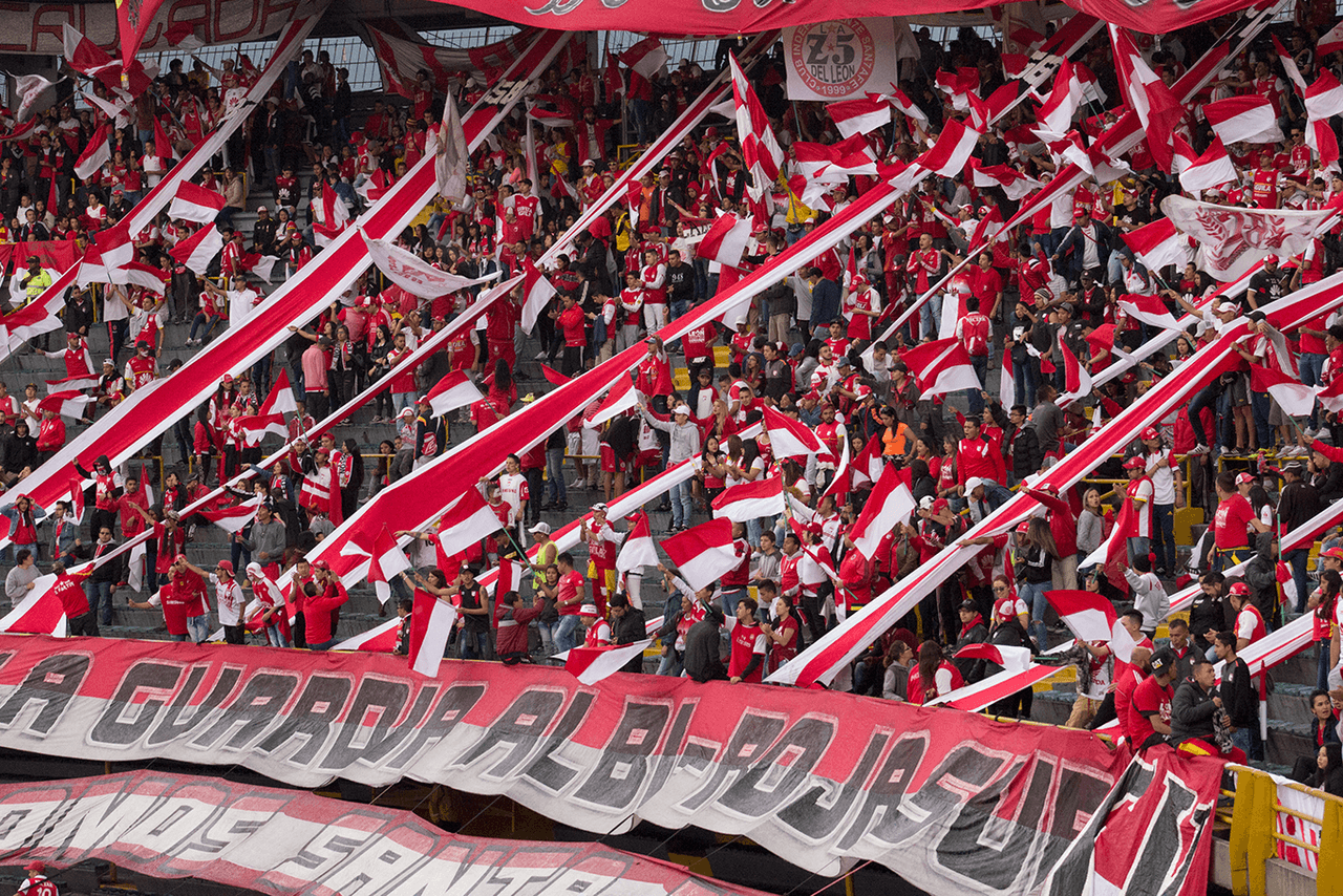 La hinchada de Santa Fe, local para este juego, no paró de alentar antes y después del juego.
