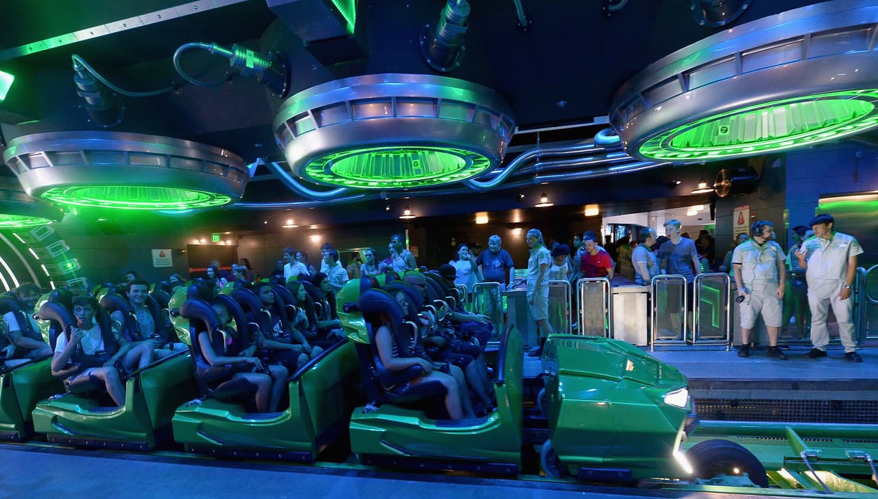 La medida cobija tanto los espacios exteriores de los parques de Universal Orlando como los interiores. 
<br>