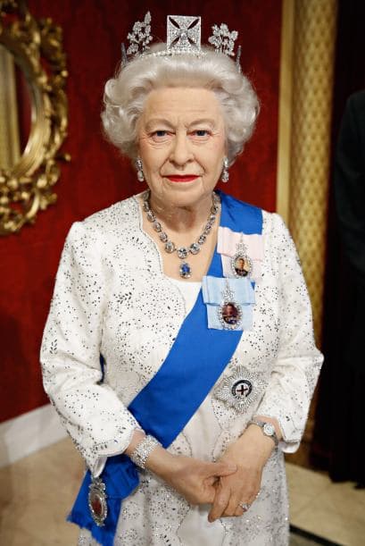 La figura de cera de la reina Isabel II también se parece mucho a la de carne y hueso.