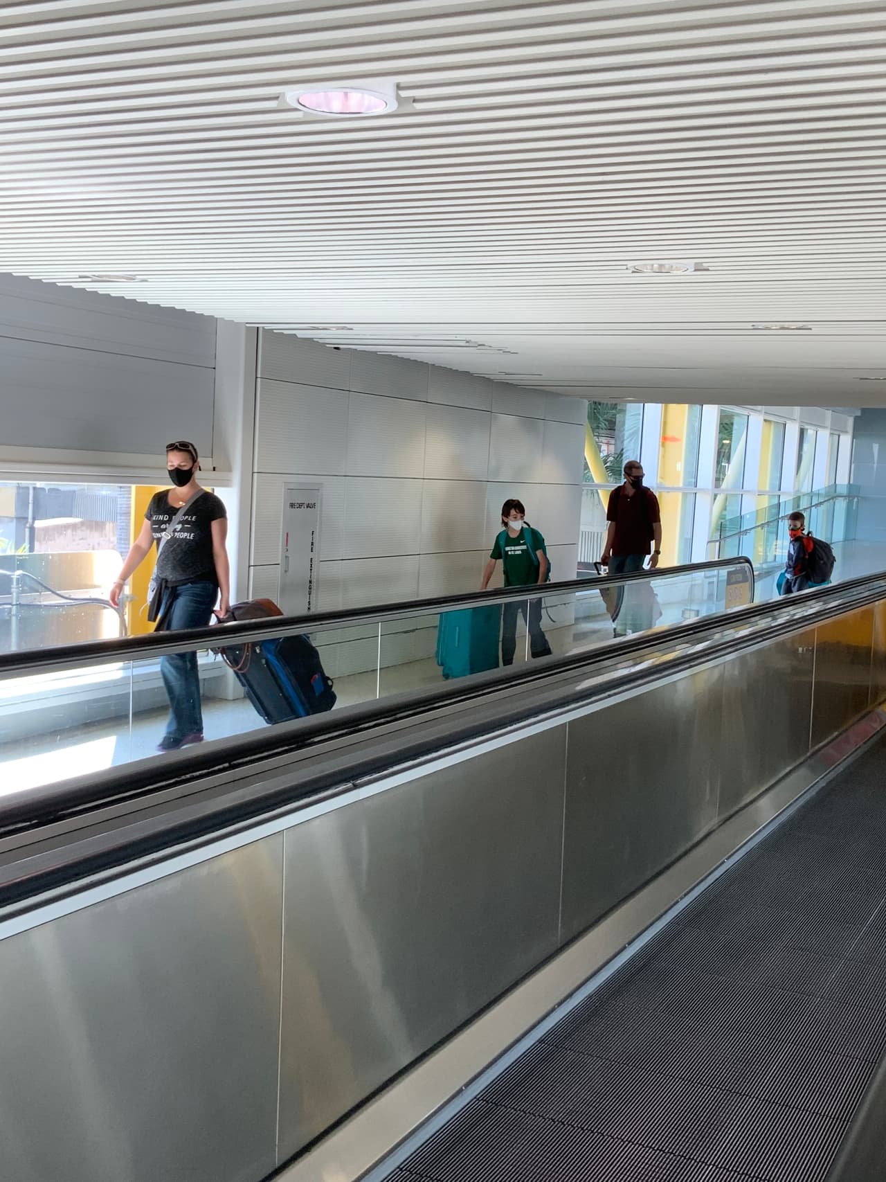 También dijeron que enfrentan “otros desafíos operativos” en varias partes de su red.