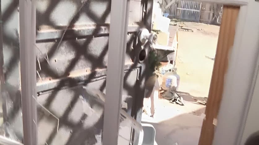 Pánico en Texas: Agentes apuntan con armas a niños durante operativo por error