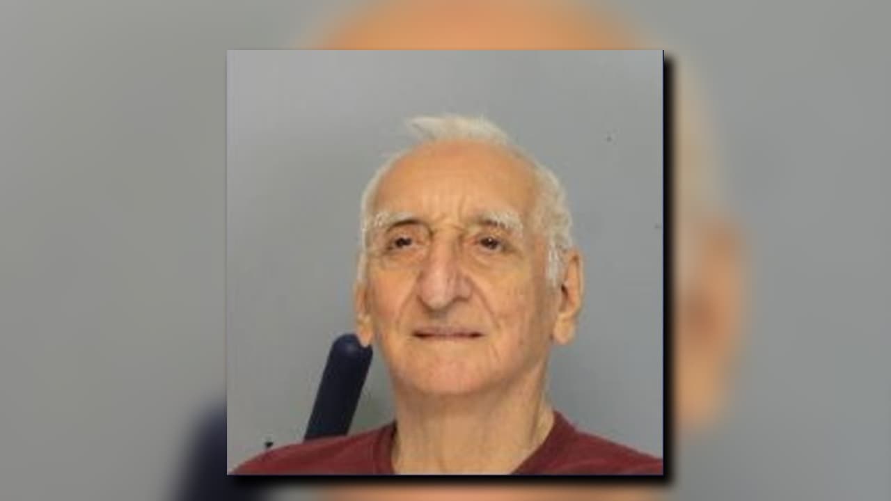 Arrestan a hombre de 81 años acusado de poseer y distribuir pornografía infantil