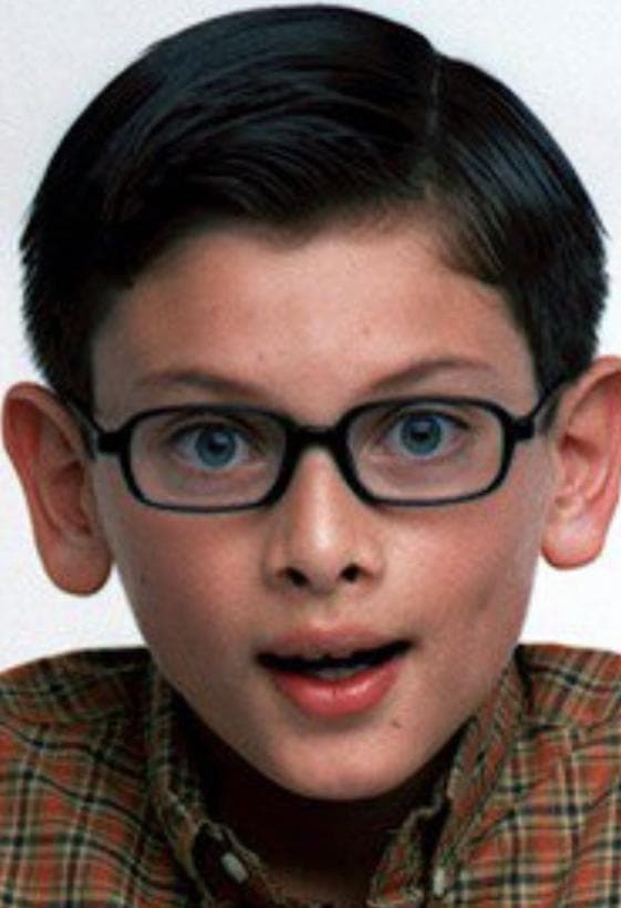 Ramiro Torres comenzó su carrera a los 7 años actuando en la telenovela 'Bajo un mismo rostro'. En 2001 se integró al elenco de 'Aventuras en el tiempo'.