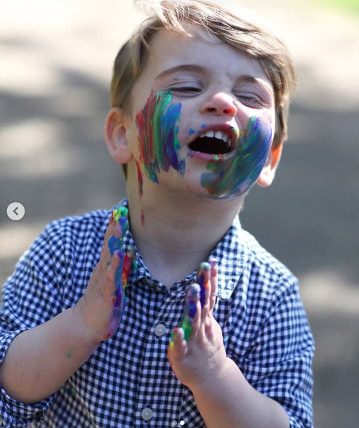 Son parte de la serie de fotos que se publicaron un día antes y que por el título con el que fueron compartidas, podrían ser consideradas como un 'detrás de cámaras'.
<br>