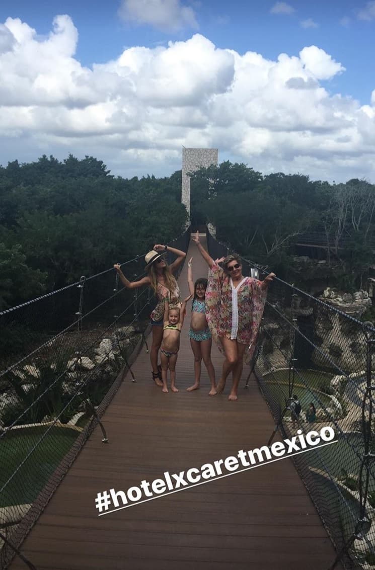 <b>Geraldine Bazán</b> se escapó a Cancún con sus hijas y su tía para pasar un fin de semana de chicas y descansar un poco del escándalo que atraviesa por su separación de
<b> Gabriel Soto</b>.
