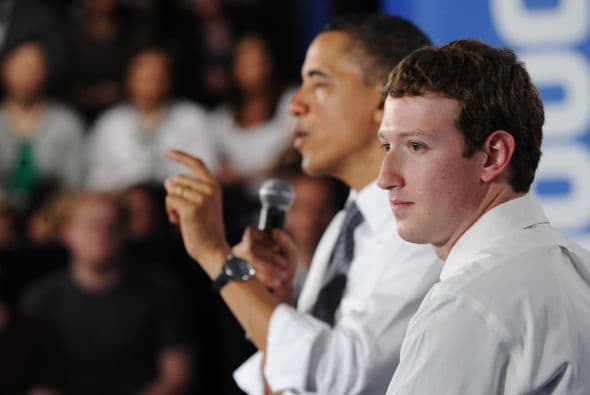 Él mismo entrevistó en abril al presidente Barack Obama, que bromeó con él por llevar de forma extraordinaria una corbata cuando acudió a visitarle a la sede de Facebook.