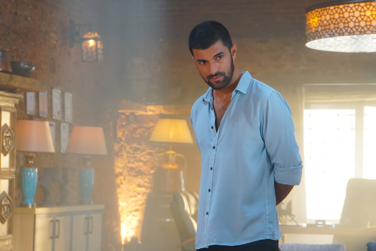 Otro de sus pasatiempos es escribir, y lo ha hecho realidad con relatos cortos que han sido publicados en la revista de literatura turca 'Kafasina Göre'. En entrevista para el mismo diario Clarín contó: "Ahora escribo historias que se publican en una revista periodicamente, y tengo la intención de recopilarlas en un libro".