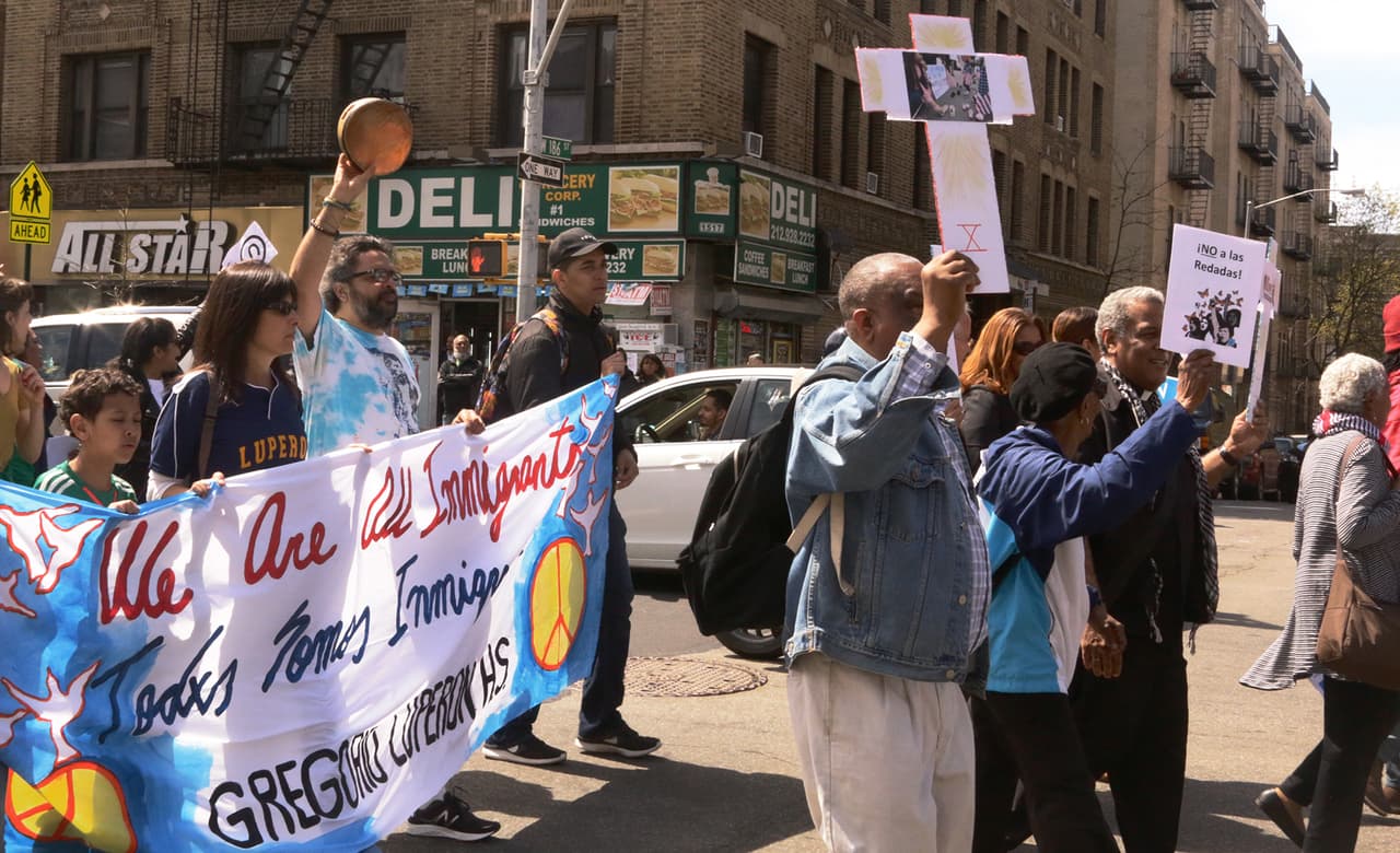 La comunidad religiosa muchas veces participa activamente en las protestas a favor de los inmigrantes.