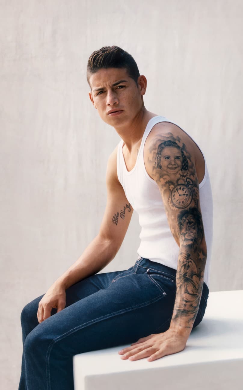 James Rodríguez también modela los jeans de la marca Calvin Klein.