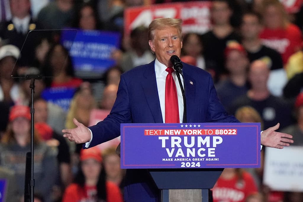 "¿Se imaginan también lo que deben estar pensando los inmigrantes? Están diciendo: '¿Pueden creer esto? Acabamos de venir de un lugar...' En muchos casos estuvieron en prisión. Y ahora viven en suites de hotel, mientras que nuestros veteranos viven en la calle", afirmó el candidato republicano.