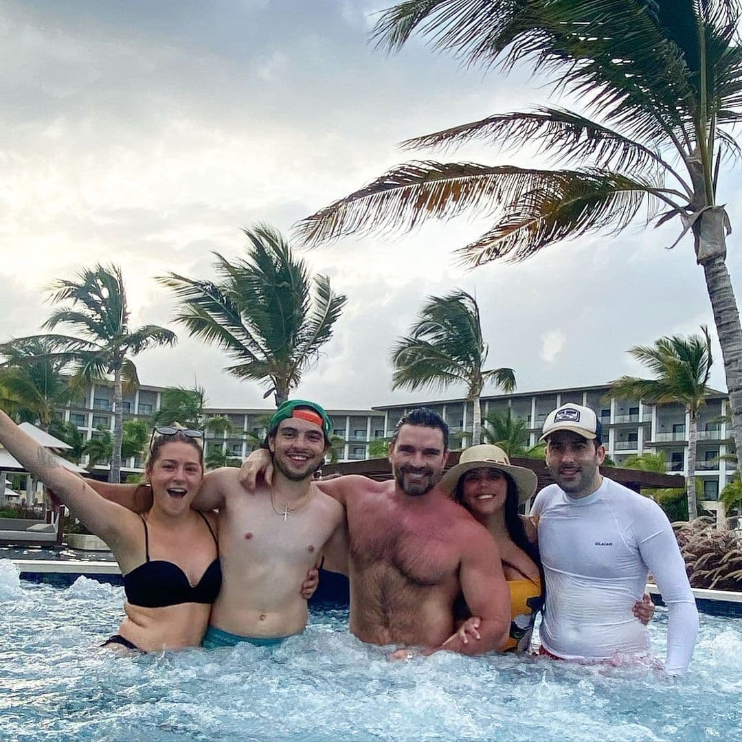 El actor fue acompañado de sus hijos con sus respectivas parejas.