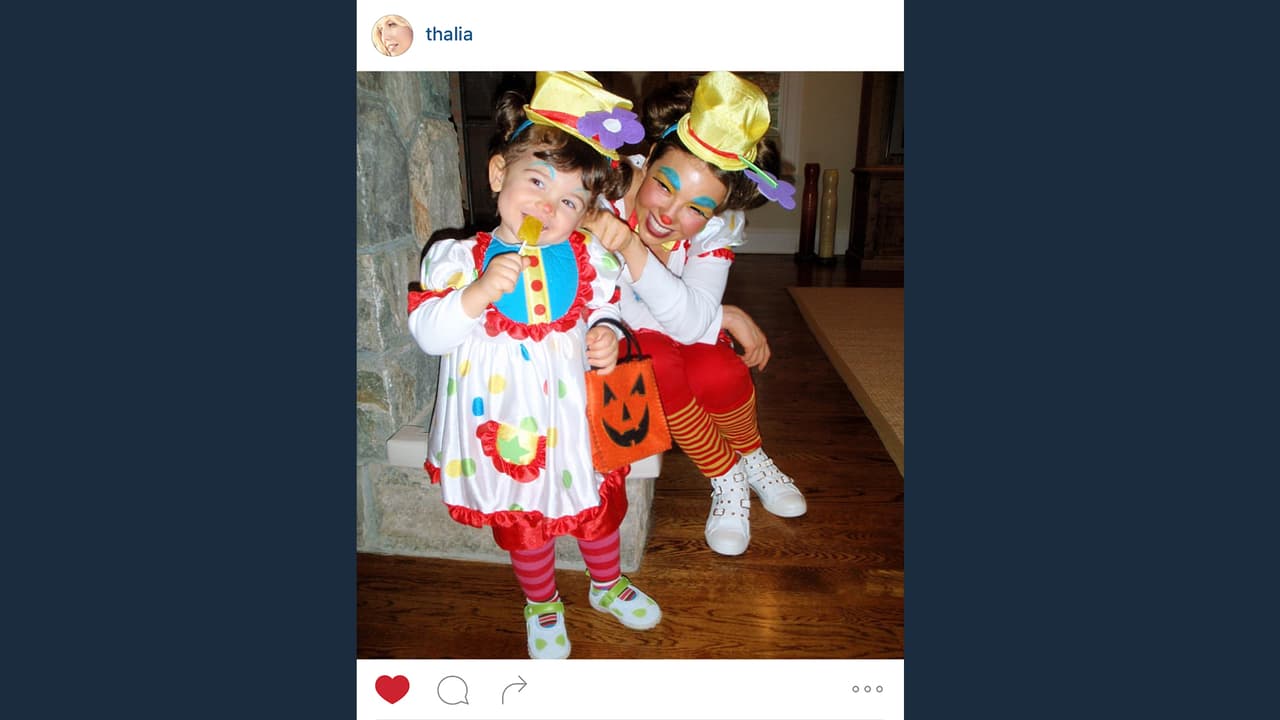 Thalía nos da un pequeño TBT en la temporada de Halloween cuando Sabrina Sakai era una pequeñuela.