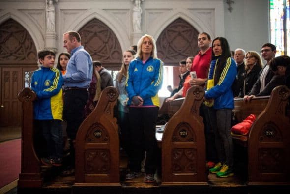 Decenas de personas asistieron al servicio religioso.