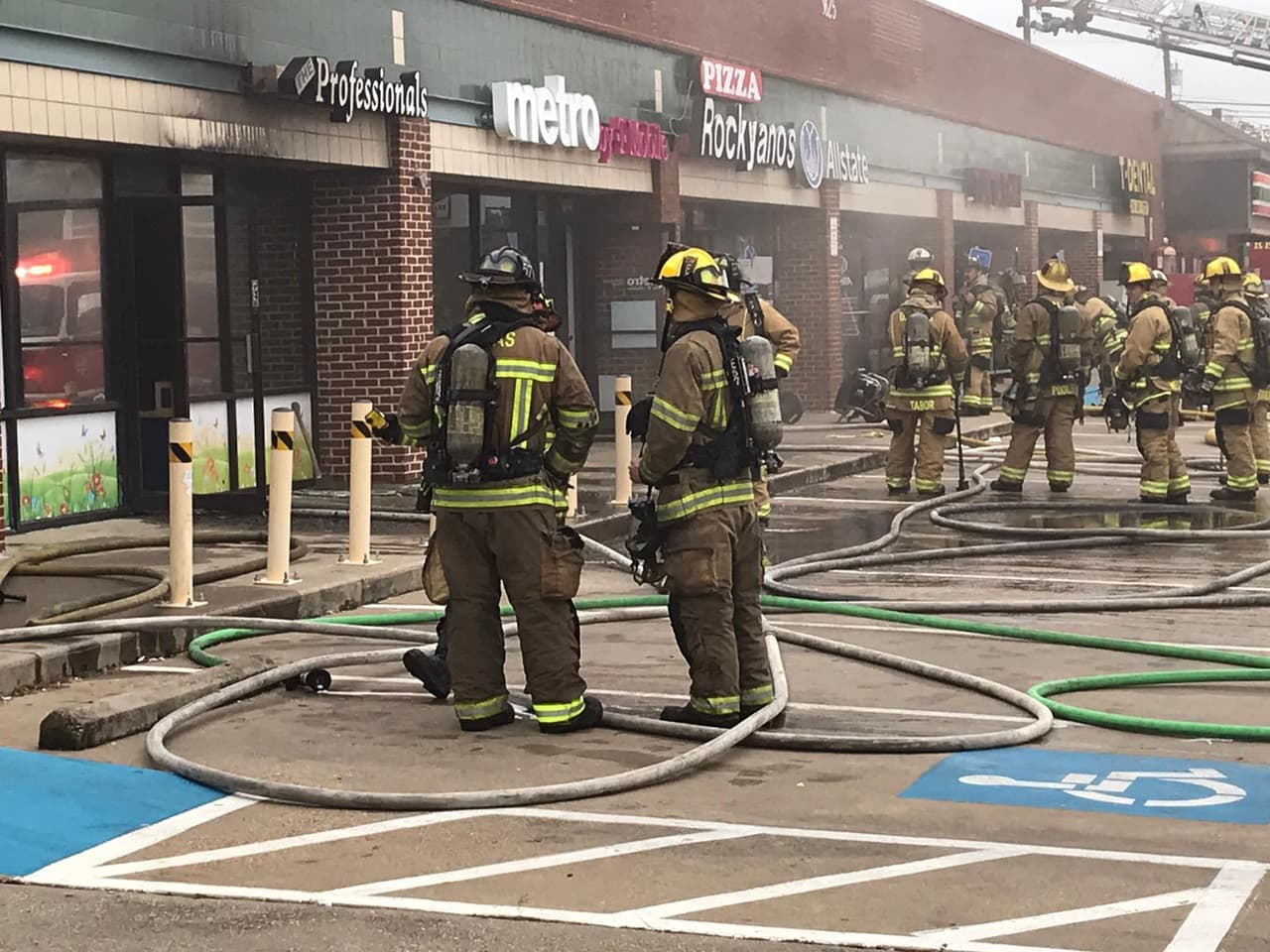Una gran movilización por parte del equipo de Bomberos de Dallas estuvo presente en la zona.
<br>